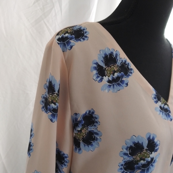 LOFT floral long sleeve blouse - Picture 3 of 8